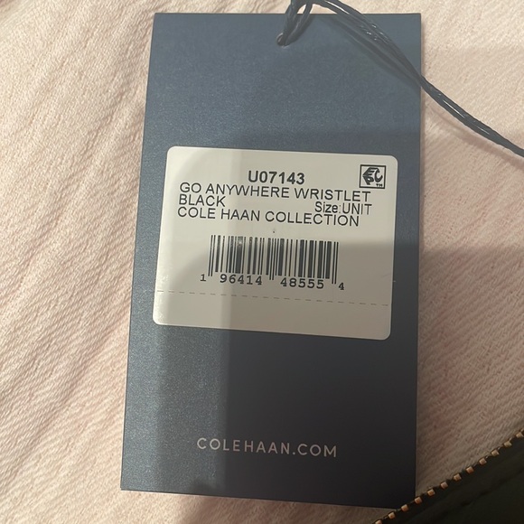 NWT Black Cole Haan Go Anywhere Wristlet - Picture 3 of 10